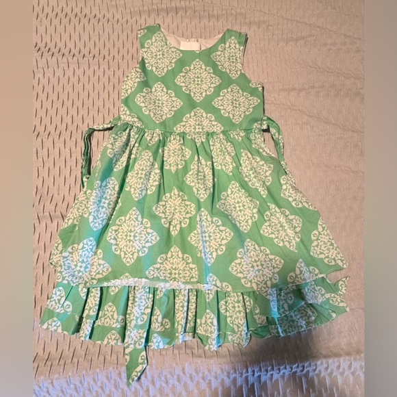 Counting
Daisies Elegant Green Kids Dress with White Pattern - Picture 5 of 11